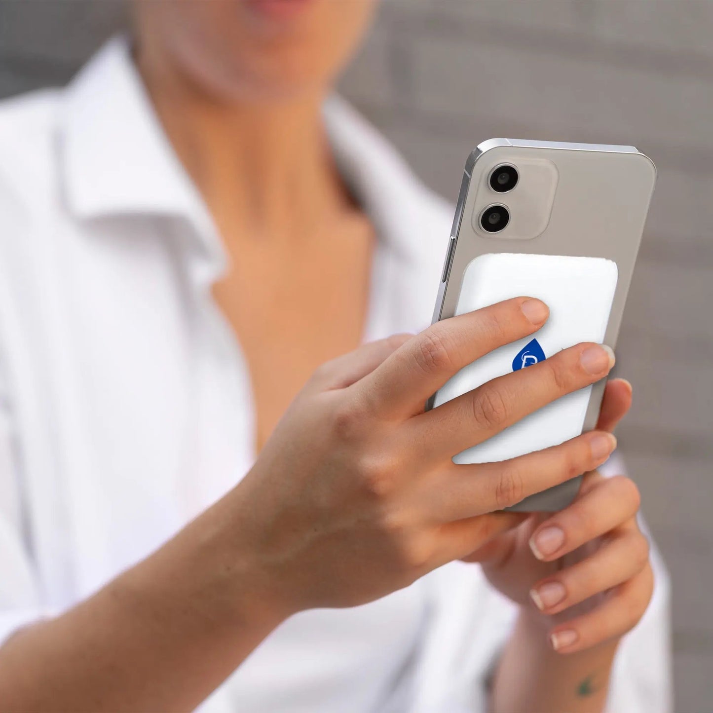 Magnetic Wireless Power Bank – Portable, Powerful, Effortless Charging - Ladjyanoo