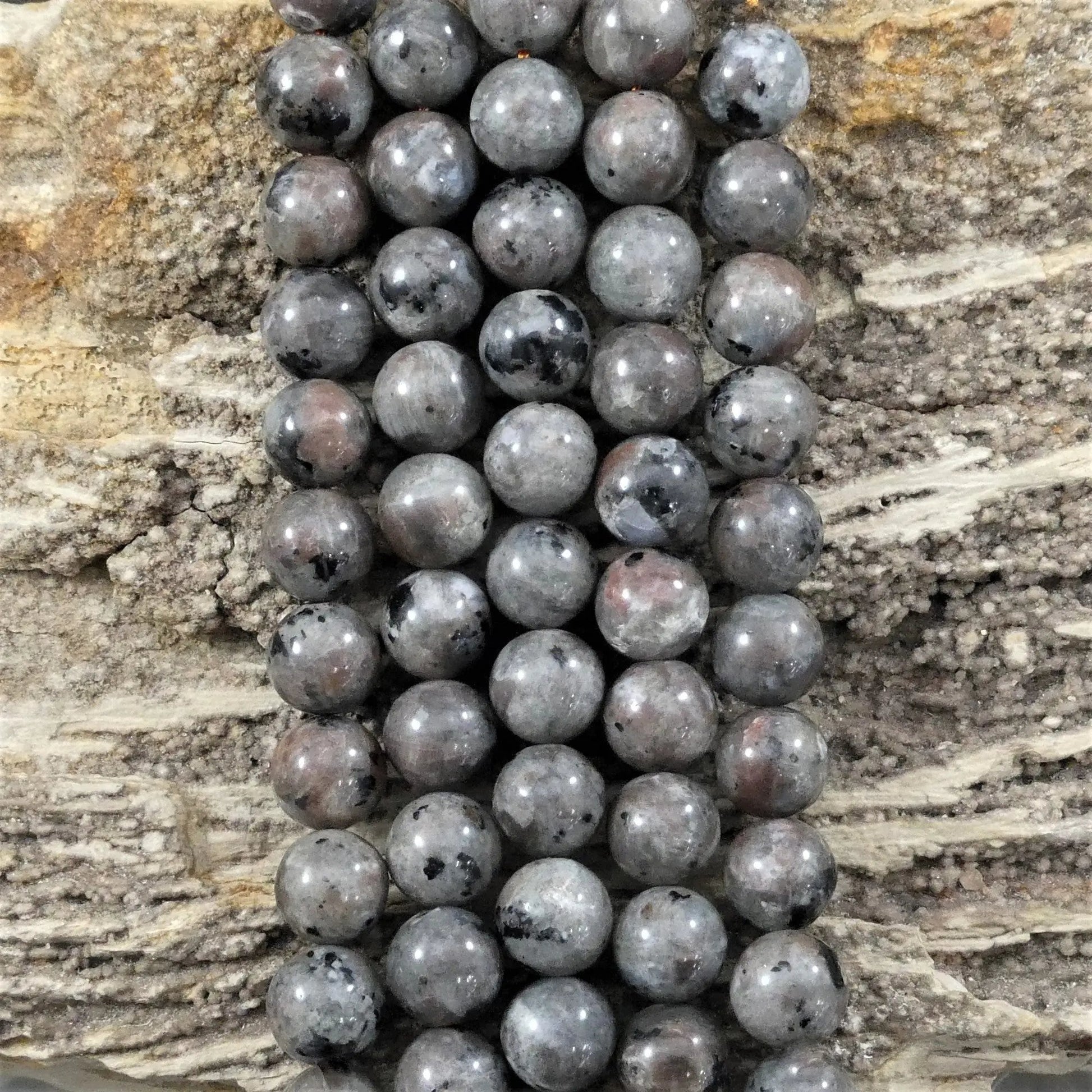 Yooperlite (Fluorescent Stone) Round - Ladjyanoo