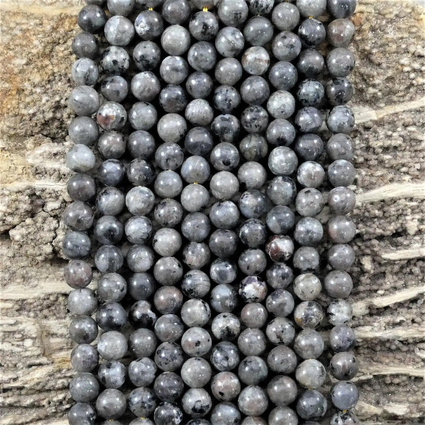 Yooperlite (Fluorescent Stone) Round - Ladjyanoo